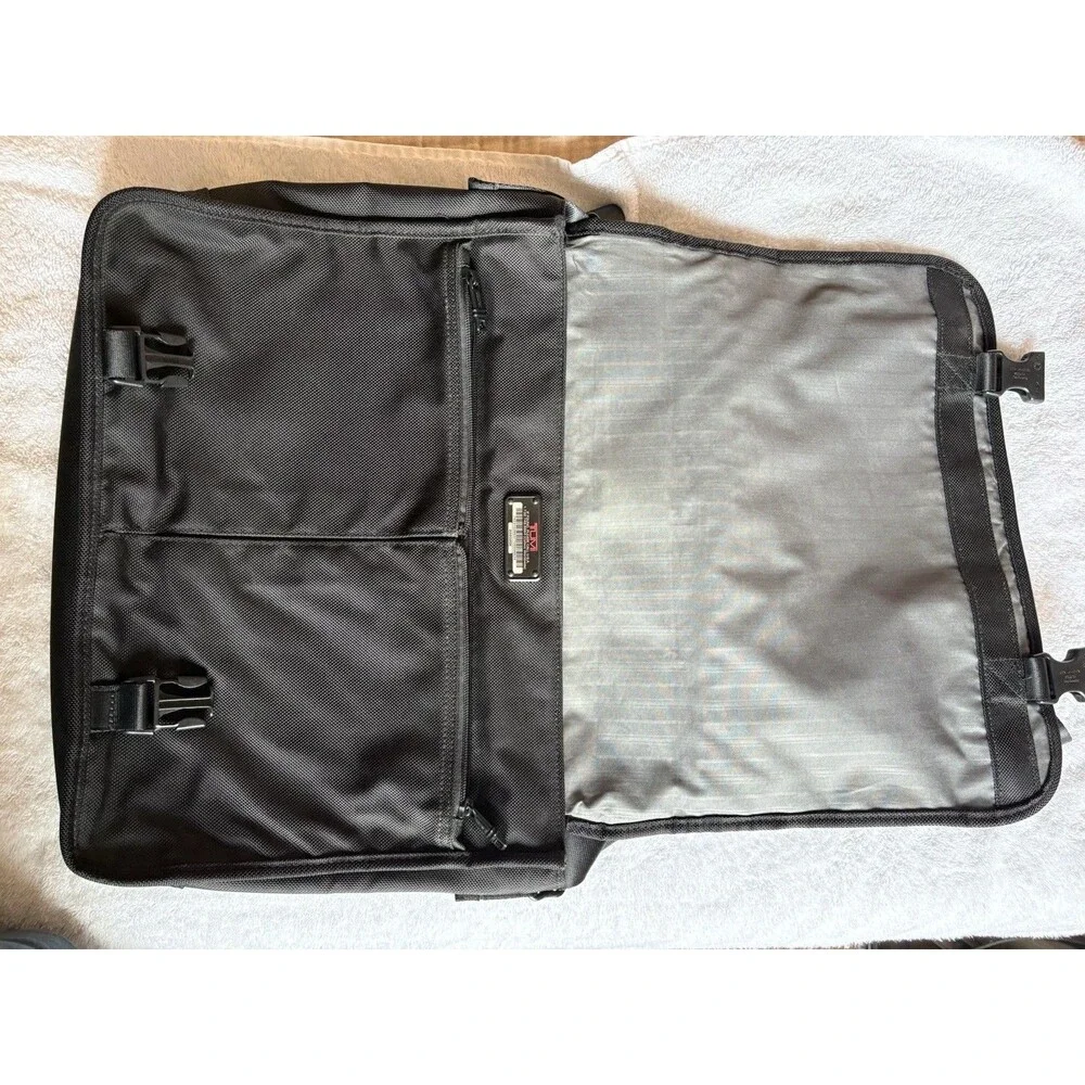 TUMI Black Ballistic Nylon Messenger Laptop Bag Briefcase Shoulder Strap Alpha